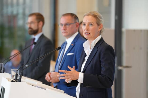 Press conference by the AfD chairpersons ahead of the parliamentary group meeting: AfD chairpersons Alice Weidel and Tino Chrupalla during a press statement ahead of the parliamentary group meeting in the German Bundestag, Berlin, October 6, 2026, Berlin, Germany