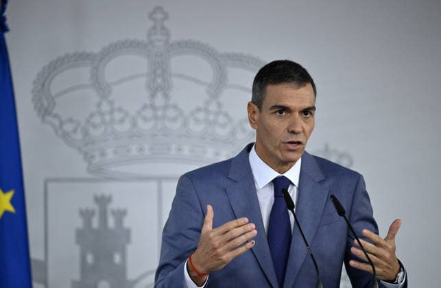 Spanish Prime Minister Pedro Sanchez MADRID, SPAIN - OCTOBER 06: Spanish Prime Minister Pedro Sanchez holds a press conference at the Prime Minister s Residence at Moncloa after the cabinet meeting in Madrid, Spain on October 06, 2026. Burak Akbulut Anadolu Madrid Spain. Editorial use only. Please get in touch for any other usage.  Copyright: x2026xAnadoluxBurakxAkbulutx