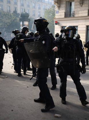 Student Demonstration - Paris Clashes on the sidelines of the students protest against the current state of public education, once again, on October 6, 2026, in Paris, France. They demand more resources for the national education system, and raise against the far right party - le Rassemblement National. Photo by Raphael Lafargue ABACAPRESS.COM Paris France Copyright: xLafarguexRaphael ABACAx