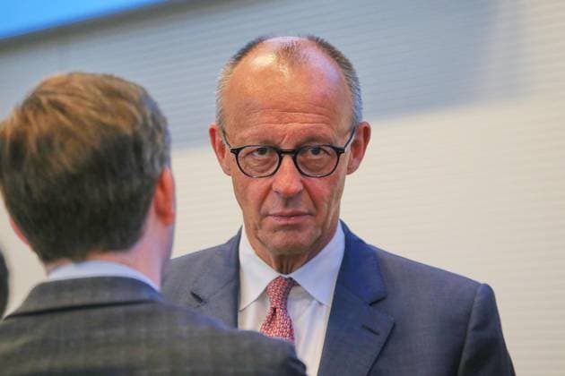 Berlin, Germany, October 6, 2026 German Bundestag CDU CSU parliamentary group meeting Chancellor Friedrich Merz (CDU), on the right, talks with Frederik Bouffier (CDU), on the left Copyright: xdtsxNachrichtenagenturx dts_137341