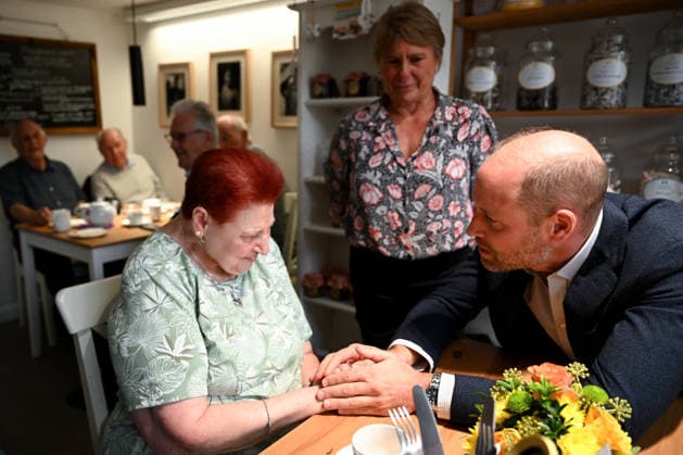 The Prince Of Wales Visits Ilminster ILMINSTER, ENGLAND - OCTOBER 06: Prince William, Prince of Wales speaks with Tina Groves, a local business owner during his visit to Sweet Surprise cafe on October 06, 2026 in Ilminster, England. The Prince of Wales visited Ilminster in Somerset to learn about communities growing their resilience to wild fires, flood and challenges caused by extreme weather and global warming., Credit:Finnbarr Webster PA ROTA - B68 Avalon United Kingdom, England, Ilminster Copyright: xFinnbarrxWebsterx xPAxROTAx-xB68x xAvalonx 1141004068