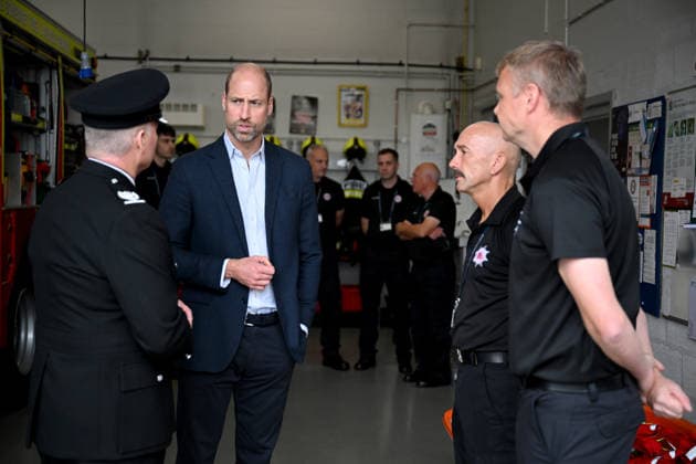 The Prince Of Wales Visits Ilminster ILMINSTER, ENGLAND - OCTOBER 06: Prince William, Prince of Wales speaks with Chief Fire Officer Simon Young and members of the Devon and Somerset Fire and Rescue Service during his visit to Ilminster Fire Station on October 06, 2026 in Ilminster, England. The Prince of Wales visited Ilminster in Somerset to learn about communities growing their resilience to wild fires, flood and challenges caused by extreme weather and global warming., Credit:Finnbarr Webster PA ROTA - B68 Avalon United Kingdom, England, Ilminster  Copyright: xFinnbarrxWebsterx xPAxROTAx-xB68x xAvalonx 1141004230