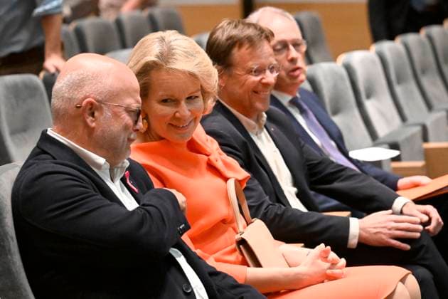 Queen Mathilde attends the conference « AI in balance » BRUSSELS, BELGIUM - OCTOBER 06 : Jean-Luc Crucke (Minister for Mobility, Climate and Environmental Transition (Les Engages)) & Patrick Dupriez & Marc Depoortere & Queen Mathilde are attending the closing ceremony of the conference AI in balance Artificial Intelligence, Society and Sustainable Development , organised by the Federal Council for Sustainable Development (CFDD). Following the conference, the Queen will speak with a group of young people about how they use AI in their work to promote sustainable development. This activity forms part of the Queen s role as Advocate for the United Nations Sustainable Development Goals and Honorary President of the CFDD on October 6, 2026 in Copyright: xDidierxLebrunx