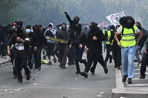 Severe clashes with the police took place during the student demonstration. Student unions had called for a mobilisation of secondary school pupils to demand more resources for secondary schools on 6 October 2026 in Paris. - 06 10 2026 - France Ile-de-France (region) Paris -  JulienxMattiax xLexPictorium LePictorium_0341940