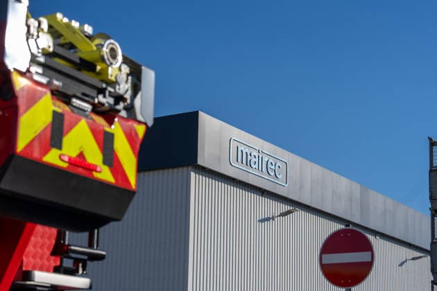 Machine Fire in Warehouse Causes Heavy Smoke; Company Building Evacuated On Tuesday, October 6, 2026, a machine fire broke out in Alzenau in the Aschaffenburg district. The fire started in the electrical system of a machine and caused heavy smoke to fill the warehouse and offices.