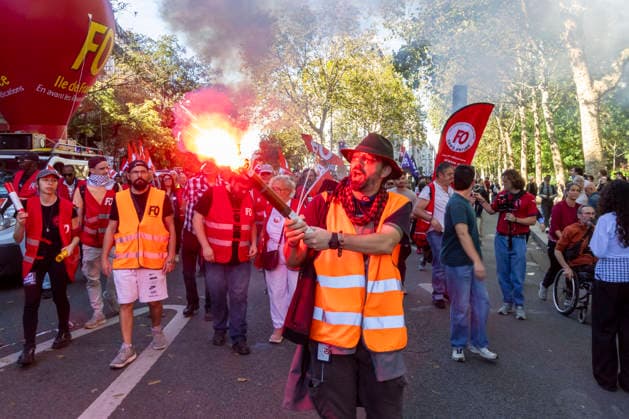Paris, France October 6, 2026 - Demonstration organized as part of a national day of action launched by high school students. Nationwide student protests and violent school riots have disrupted over 700 secondary schools and led to roughly 5,000 arrests across France. What began in late September 2026 as peaceful blockades in the low-income Paris suburb of Seine-Saint-Denis has rapidly escalated into a major public order crisis for President Emmanuel Macron s government. MANIFESTATION ETUDIANTES, LYCEENS, GREVE, SOCIETE, JEUNES, JEUNESSE, ETUDIANT,  Copyright: xVincentxIsorex