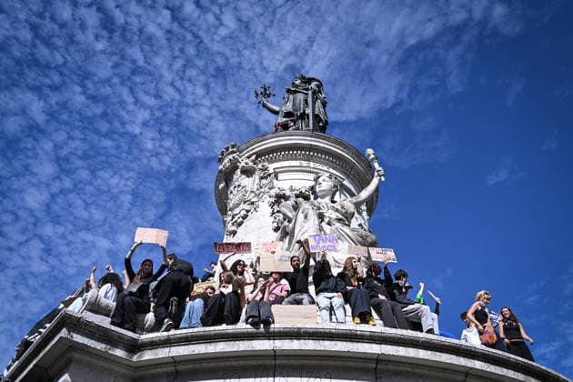 Protest against eduction conditions in Paris PARIS, FRANCE - OCTOBER 6: Demonstrators participate in a protest raising placards against education conditions and to highlight the lack of resources and staff in high schools in front of the Monument to the Republic in Paris, France, on October 6, 2026. Firas Abdullah Anadolu Paris France. Editorial use only. Please get in touch for any other usage. Copyright: x2026xAnadoluxFirasxAbdullahx