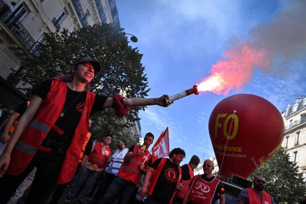Protest against eduction conditions in Paris PARIS, FRANCE - OCTOBER 6: Demonstrators participate in a protest raising placards against education conditions and to highlight the lack of resources and staff in high schools in Paris, France, on October 6, 2026. Firas Abdullah Anadolu Paris France. Editorial use only. Please get in touch for any other usage. Copyright: x2026xAnadoluxFirasxAbdullahx