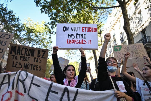 Protest against eduction conditions in Paris PARIS, FRANCE - OCTOBER 6: Demonstrators participate in a protest raising placards against education conditions and to highlight the lack of resources and staff in high schools in Paris, France, on October 6, 2026. Firas Abdullah Anadolu Paris France. Editorial use only. Please get in touch for any other usage. Copyright: x2026xAnadoluxFirasxAbdullahx