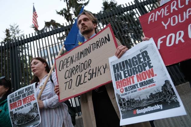 October 6, 2026, Warsaw, Masovian Voivodeship, Poland: Protesters hold placards calling for humanitarian aid during a demonstration outside the US Embassy in Warsaw protesting the humanitarian crisis in Russian-occupied Oleshky. The protest was organized by Poland s Ukrainian diaspora as an appeal to Ukraine s international partners to step up diplomatic efforts to support civilians trapped in Oleshky with humanitarian aid and the possibility of evacuation. Warsaw Poland - ZUMAk204 20261006_zip_k204_002 Copyright: xRomanxKozielx