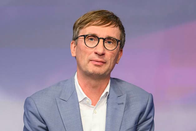 Pictured, from left: Sönke Neitzel, military historian, GER, Berlin, studio, guest on Maischberger, political talk show, TV, program, with host Sandra Maischberger, Das Erste, from Studio 20 in Adlershof, October 6, 2026, Copyright: HMBxMedia UwexKoch