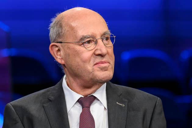 Pictured, from left: Gregor Gysi, Member of the Bundestag for Die Linke, GER, Berlin, studio, guest on Maischberger, political talk show, TV, program, with host Sandra Maischberger, Das Erste, from Adlershof Am Studio 20, October 6, 2026, Copyright: HMBxMedia UwexKoch