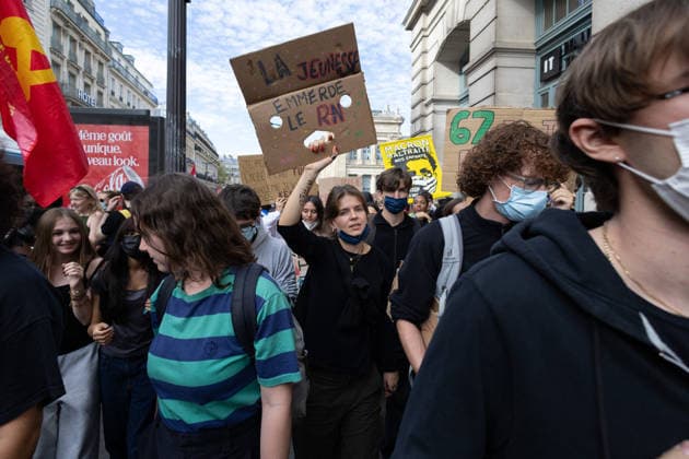 Student Demonstration - Paris RL Protesters hold signs as they take part in a demonstration as part of a nationwide day of actions called by high-school students, joined by unions and teachers, who for days have been demanding better learning conditions in protests punctuated by violent confrontations in Paris on October 6, 2026. Photo by Raphael Lafargue ABACAPRESS.COM Paris France  Copyright: xLafarguexRaphael ABACAx