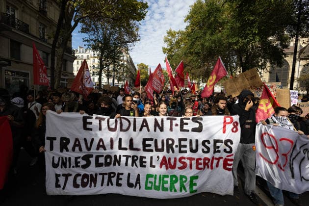 Student Demonstration - Paris RL Protesters hold signs as they take part in a demonstration as part of a nationwide day of actions called by high-school students, joined by unions and teachers, who for days have been demanding better learning conditions in protests punctuated by violent confrontations in Paris on October 6, 2026. Photo by Raphael Lafargue ABACAPRESS.COM Paris France  Copyright: xLafarguexRaphael ABACAx