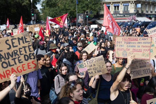 Student Demonstration - Paris RL Protesters hold signs as they take part in a demonstration as part of a nationwide day of actions called by high-school students, joined by unions and teachers, who for days have been demanding better learning conditions in protests punctuated by violent confrontations in Paris on October 6, 2026. Photo by Raphael Lafargue ABACAPRESS.COM Paris France  Copyright: xLafarguexRaphael ABACAx