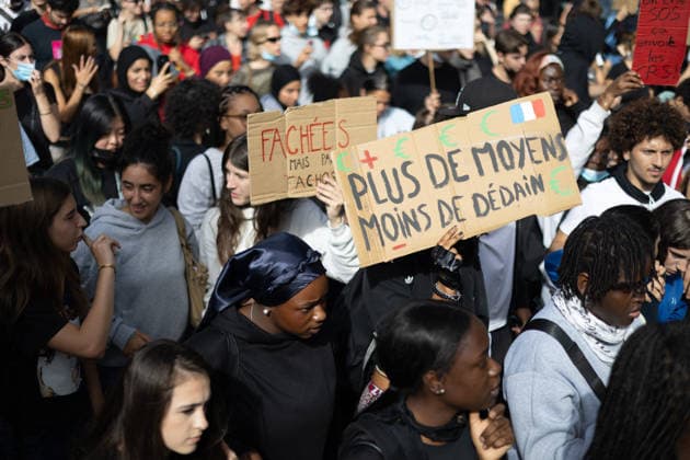 Student Demonstration - Paris RL Protesters hold signs as they take part in a demonstration as part of a nationwide day of actions called by high-school students, joined by unions and teachers, who for days have been demanding better learning conditions in protests punctuated by violent confrontations in Paris on October 6, 2026. Photo by Raphael Lafargue ABACAPRESS.COM Paris France  Copyright: xLafarguexRaphael ABACAx