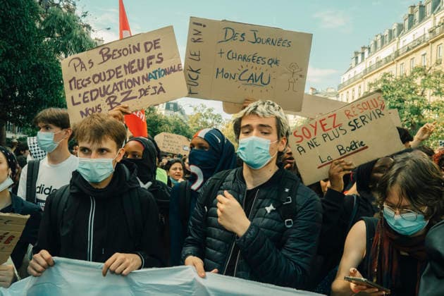 Paris Students Protest Education Conditions Masked demonstrators hold cardboard protest signs in a crowded march in Paris, France, on October 6, 2026. France s Interior Ministry said 256,000 people marched nationwide, including 56,000 in Paris, during the student-led day of action over school conditions. High school students called for more education funding and staff, smaller classes and improved facilities, with teachers, parents and unions joining demonstrations. Paris Ile de France France Copyright: xDavoodxMaeilix