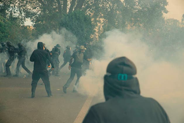 Paris Students Protest Education Conditions Demonstrators move through a street filled with tear gas in Paris, France, on October 6, 2026. France s Interior Ministry said 256,000 people marched nationwide, including 56,000 in Paris, during the student-led day of action over school conditions. High school students called for more education funding and staff, smaller classes and improved facilities, with teachers, parents and unions joining demonstrations. Paris Ile de France France Copyright: xDavoodxMaeilix