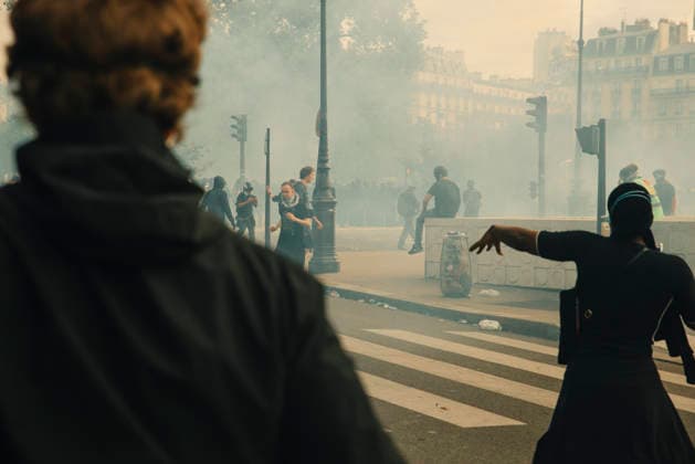 Paris Students Protest Education Conditions A masked demonstrator points toward riot police standing across a smoke-filled street in Paris, France, on October 6, 2026. France s Interior Ministry said 256,000 people marched nationwide, including 56,000 in Paris, during the student-led day of action over school conditions. High school students called for more education funding and staff, smaller classes and improved facilities, with teachers, parents and unions joining demonstrations. Paris Ile de France France Copyright: xDavoodxMaeilix