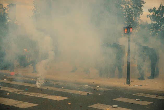 Paris Students Protest Education Conditions Dense tear gas fills a street around a traffic light and scattered debris in Paris, France, on October 6, 2026. France s Interior Ministry said 256,000 people marched nationwide, including 56,000 in Paris, during the student-led day of action over school conditions. High school students called for more education funding and staff, smaller classes and improved facilities, with teachers, parents and unions joining demonstrations. Paris Ile de France France Copyright: xDavoodxMaeilix