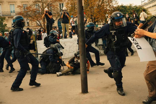 Paris Students Protest Education Conditions Riot police surround a person on the ground during clashes in Paris, France, on October 6, 2026. France s Interior Ministry said 256,000 people marched nationwide, including 56,000 in Paris, during the student-led day of action over school conditions. High school students called for more education funding and staff, smaller classes and improved facilities, with teachers, parents and unions joining demonstrations. Paris Ile de France France Copyright: xDavoodxMaeilix