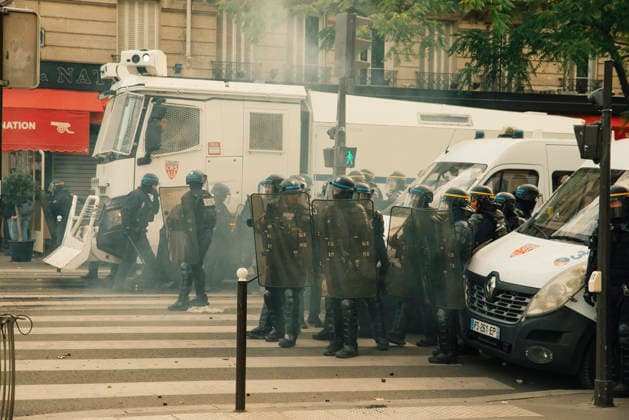 Paris Students Protest Education Conditions Riot police gather beside police vehicles as smoke hangs over a junction in Paris, France, on October 6, 2026. France s Interior Ministry said 256,000 people marched nationwide, including 56,000 in Paris, during the student-led day of action over school conditions. High school students called for more education funding and staff, smaller classes and improved facilities, with teachers, parents and unions joining demonstrations. Paris Ile de France France Copyright: xDavoodxMaeilix