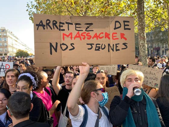 High school students demonstrate in the streets of Paris on Tuesday, October 6, 2026. Hundreds of thousands of students and their supporters took part in nationwide protests across France today to protest school conditions.  PAR20261006107 MAYAxVIDON-WHITE