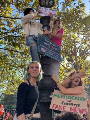 High school students hold placards as they demonstrate in the streets of Paris on Tuesday, October 6, 2026. Hundreds of thousands of students and their supporters took part in nationwide protests across France today to protest school conditions.  PAR20261006110 MAYAxVIDON-WHITE