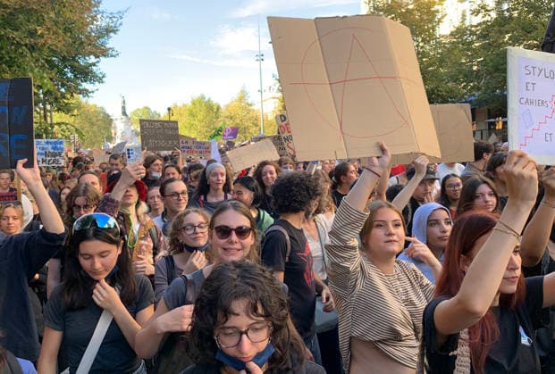 High school students hold placards as they demonstrate in the streets of Paris on Tuesday, October 6, 2026. Hundreds of thousands of students and their supporters took part in nationwide protests across France today to protest school conditions.  PAR20261006114 MAYAxVIDON-WHITE