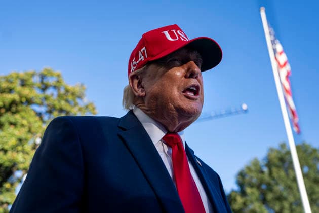 United States President Donald J Trump speaks with reporters on the South Lawn of the White House in Washington, DC, USA, as he returns to the White House from speaking in Baltimore, Maryland on Tuesday, October 6, 2026. Copyright: xBonniexCashx xPoolxviaxCNPx MediaPunchx