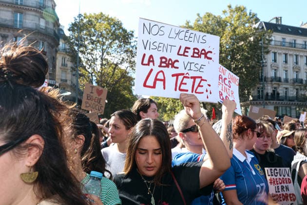 High School And University Student Protest - Paris A protester holds a sign reading Our high school students are aiming for the Bac, the anti-crime squad (BAC) aims for the head at Place de la Republique during a nationwide youth demonstration. Nationwide mobilization by high school and university students calling for better teaching and study conditions, increased funding and staffing, an end to overcrowded classrooms and deteriorating infrastructure, and improved access to education, amidst concerns over social inequalities and student financial insecurity in Paris, France, October 6, 2026. Photo by Christophe Michel ABACAPRESS.COM Paris ILE DE FRANCE France  Copyright: xMichelxChristophe ABACAx