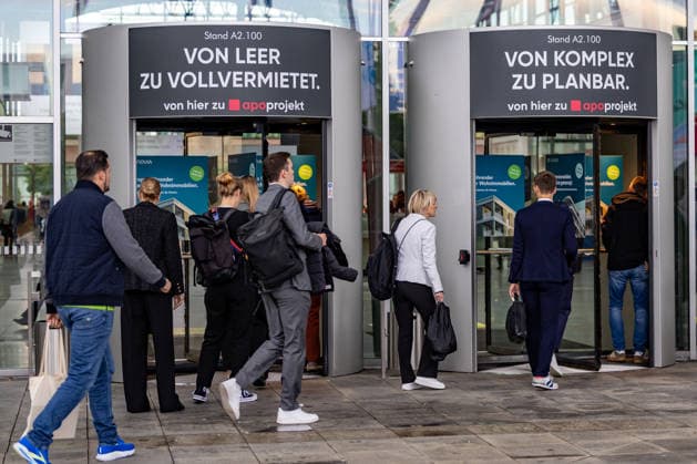 EXPO REAL 2026 in Munich, October 5, 2026: Trade visitors on their way to the exhibition halls at the Messe München grounds. First day of EXPO REAL 2026, the international trade fair for real estate, investments, and infrastructure will take place in Munich from October 5 to 7, 2026, bringing to