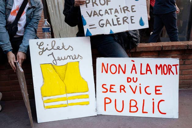 High School And University Student Protest - Toulouse Placards, Gilets Jeunes – No to the death of public services – Temporary lecturers = a nightmare. Protests by secondary school pupils and students calling for improvements to their living and learning conditions, supported by the trade unions CGT, FO, FSU and Solidaires. France, Toulouse, 6 October 2026. Photo by Patricia Huchot-Boissier AbacaPress.com. Toulouse OCCITANIE France  Copyright: xHuchot-BoissierxPatricia ABACAx