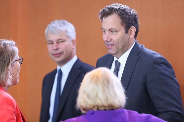 Berlin, Germany, October 7, 2026, Federal Chancellery, 61st Cabinet Meeting: (L-R) Stefanie Hubig, Federal Minister of Justice and Consumer Protection (SPD); Steffen Bilger, Federal Minister of Transportation (CDU); Lars Klingbeil, Federal Minister of Finance (SPD); in the foreground, Katja Mast (SPD) Copyright: xdtsxNachrichtenagenturx dts_137474
