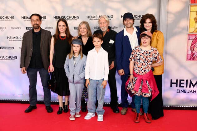 Luca Winkler, Stella Denis Winkler, Pelle Bo Winkler, Angela Winkler, Matti Winkler, Wigand Witting, Lasse Winkler, Nele Winkler, and Stella Voge at the premiere of the movie *Heimsuchung* at Kino International in Berlin, October 6, 2026 Foto:xN.xKubelkax xFuturexImagex heimsuchung_6069