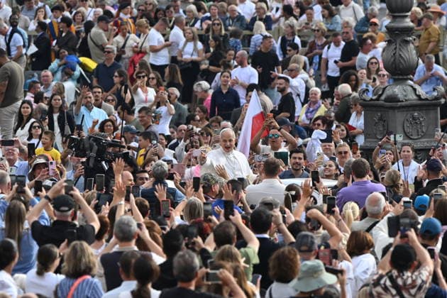 RECORD DATE NOT STATED Italy, Rome,Vatican 2026-10-07 : Pope Leo XIV during his weekly general audience in St Peter s Square Italy, Rome,Vatican 2026-10-07 : Pope Leo XIV during his weekly general audience in St Peter s Square Copyright alessia.giuliani CPP EDITORIAL USE ONLY - NO BOOKS Copyright: xAlessiaxGiuliani Catholicpressphotox