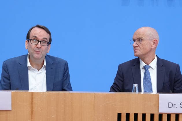 Federal Press Conference: Presentation of the Study on Artificial Intelligence Security in the German Economy Thomas Caspers alongside Dr. Dirk Stenkamp at the presentation of the study on artificial intelligence security in the German economy—risks, AI security incidents, and protective measures—at the Federal Press Conference in Berlin, Octobe