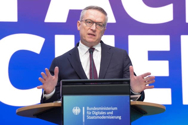 Statement by the Federal Minister for Digital Affairs on Government Modernization: Dr. Karsten Wildberger, Minister for Digital Affairs, is pictured reinforcing his remarks with gestures and facial expressions during his statement on the Cabinet’s decision regarding the report on one year of government modernization, Berlin, October 7, 2026, Berlin, Berlin, Germany
