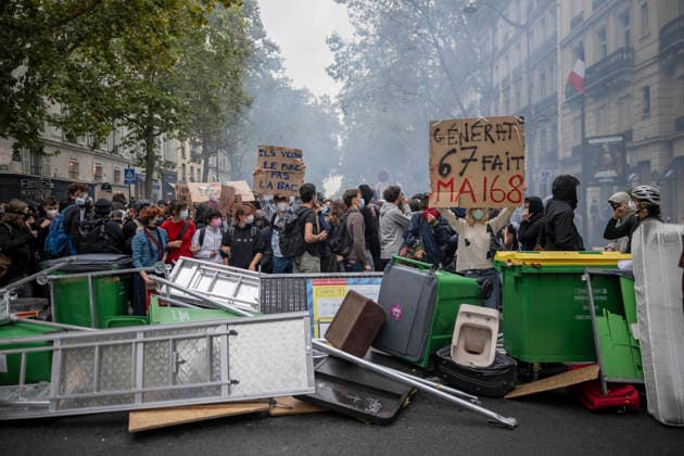 Students Demonstration outside Science Po Paris Students on Boulevard Saint Germain during a demonstration outside Science Po in Paris, France on October 7 2026 in support of high school students. Photo by Eliot Blondet ABACAPRESS.COM Paris France Copyright: xBlondetxEliot ABACAx
