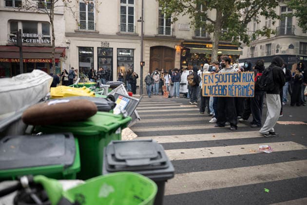 Students Demonstration outside Science Po Paris Students on Boulevard Saint Germain during a demonstration outside Science Po in Paris, France on October 7 2026 in support of high school students. Photo by Eliot Blondet ABACAPRESS.COM Paris France Copyright: xBlondetxEliot ABACAx