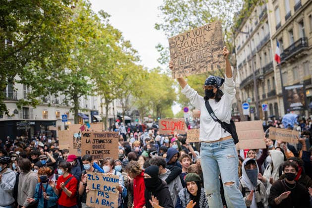 Students Demonstration outside Science Po Paris Students on Boulevard Saint Germain during a demonstration outside Science Po in Paris, France on October 7 2026 in support of high school students. Photo by Eliot Blondet ABACAPRESS.COM Paris France Copyright: xBlondetxEliot ABACAx