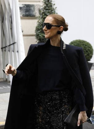 Céline Dion greets her fans in the rain as she leaves the Royal Monceau Hotel in Paris, before heading to the La Plénitude Arena in Paris La Défense to continue her concert series, October 7, 2026 Marc Ausset Lacroix Bestimage Celine Dion greets fans in the rain as she leaves the Royal Monceau Hotel in Paris, before heading to the La Plénitude Arena at Paris La Défense to continue her concert series on October 7, 2026 Paris, France  Copyright: xMarcxAussetxLacroixx xBestimagexMarcxAussetxLacroixx xBestimagex