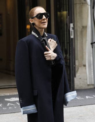 Céline Dion greets her fans in the rain as she leaves the Royal Monceau Hotel in Paris, before heading to the La Plénitude Arena in Paris La Défense to continue her concert series, October 7, 2026 Marc Ausset Lacroix Bestimage Celine Dion greets fans in the rain as she leaves the Royal Monceau Hotel in Paris, before heading to the La Plénitude Arena at Paris La Défense to continue her concert series on October 7, 2026 Paris France  Copyright: xMarcxAussetxLacroixx xBestimagexMarcxAussetxLacroixx xBestimagex