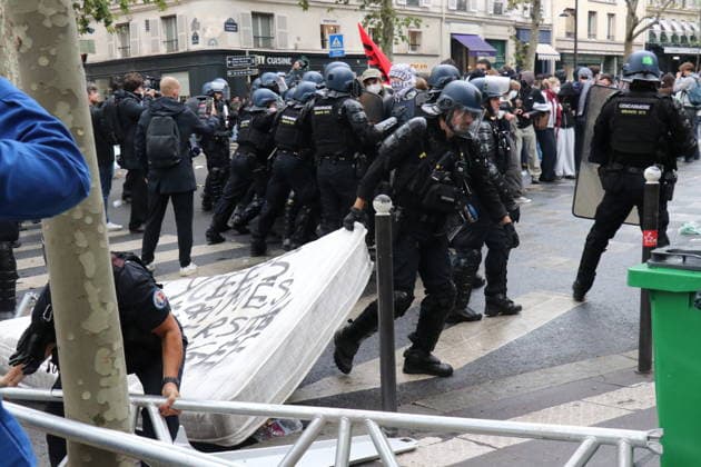 Student blockade near Sciences Po Paris PARIS, FRANCE - OCTOBER 7: A heavy police presence is deployed at the scene as students denounce conditions in the education system and express solidarity with mobilized high school students in Paris, France, on October 7, 2026. Students gather behind makeshift barricades made of trash bins and metal barriers near Sciences Po Paris as part of ongoing mobilization linked to the broader high school and university protest movement. Umit Donmez Anadolu Paris France. Editorial use only. Please get in touch for any other usage. Copyright: x2026xAnadoluxUmitxDonmezx