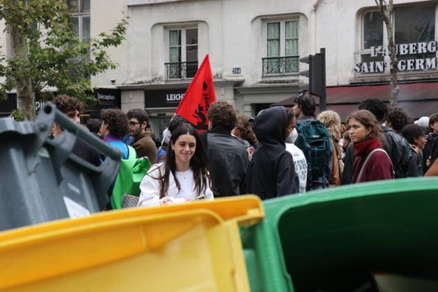 Student blockade near Sciences Po Paris PARIS, FRANCE - OCTOBER 7: Students gather behind makeshift barricades made of trash bins and metal barriers near Sciences Po Paris as part of ongoing mobilization linked to the broader high school and university protest movement in Paris, France, on October 7, 2026. A heavy police presence is deployed at the scene as students denounce conditions in the education system and express solidarity with mobilized high school students. Umit Donmez Anadolu Paris France. Editorial use only. Please get in touch for any other usage. Copyright: x2026xAnadoluxUmitxDonmezx