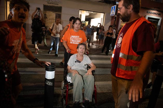 Maricarmen, the 87-year-old woman evicted from her home in Madrid, has died. Several people at a rally under the slogan Maricarmen Stays, on September 22, 2026, in Madrid, Spain. The eviction of Maricarmen, an 87-year-old resident of Madrid’s Retiro neighborhood, has been temporarily suspended as the Tenants’ Union and neighbors mobilize to prevent her eviction by the property owner, Fernando Sá, Madrid, Spain  Copyright: xFernandoxSanchezx 7827226