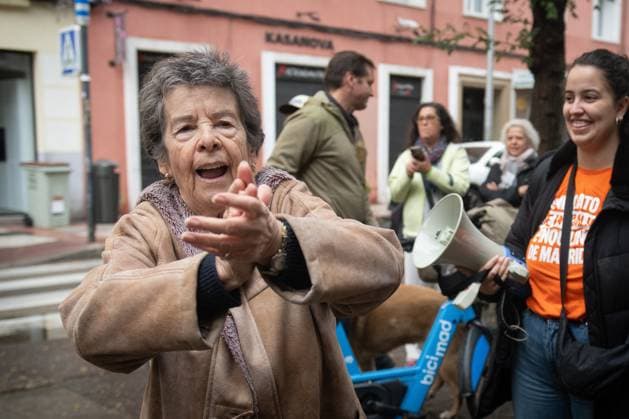 Maricarmen, the 87-year-old woman evicted from her home in Madrid, has died. File photo: Maricarmen celebrates the postponement of her eviction until October 29, 2025, in Madrid, Spain. Maricarmen, 87 years old and with a 50% disability rating, has lived there for nearly seventy years, ever since her family signed a traditional lease in 1956. Fernando Sá, Madrid, Madrid, Spain  Copyright: xFernandoxSanchezx 7827240