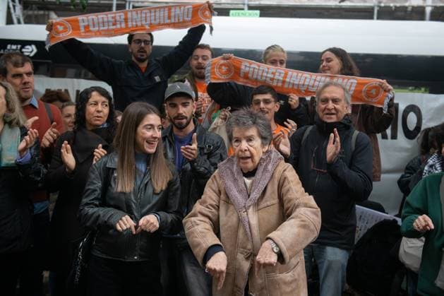 Maricarmen, the 87-year-old woman evicted from her home in Madrid, has died. File photo: Maricarmen celebrates the postponement of her eviction until October 29, 2025, in Madrid, Spain. Maricarmen, 87 years old and with a 50% disability rating, has lived there for nearly seventy years, ever since her family signed a traditional lease in 1956. Fernando Sá, Madrid, Madrid, Spain  Copyright: xFernandoxSanchezx 7827245