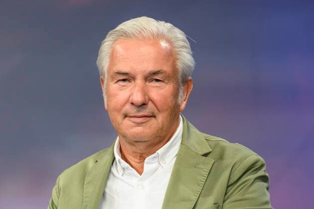 Pictured, from left: Klaus Wowereit, SPD, former Governing Mayor of Berlin, GER, Berlin, studio, guest on Maischberger, political talk show, TV, program, with host Sandra Maischberger, Das Erste, from Adlershof Am Studio 20, October 7, 2026, Copyright: HMBxMedia UwexKoch