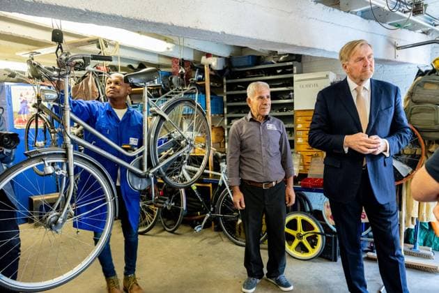 King visits neighborhood activities for and by residents. Den Bosch, The Netherlands. 07 Oct 2026 King Willem-Alexander during a working visit to Copernikkel, a cooperation of various residents initiatives. Copernickel is one of the social initiatives supported by the Oranje Fonds. Den Bosch The Netherlands  Copyright: xMischaxSchoemakerx